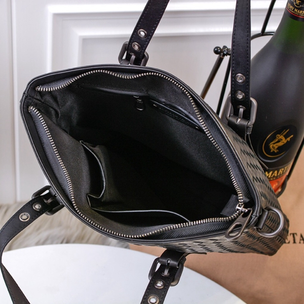 ボッテガヴェネタバッグ着用イメージ